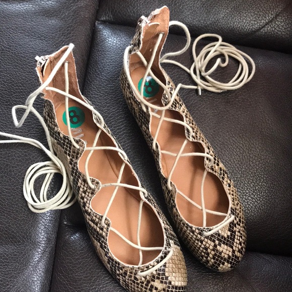 NWOB MIA Snake skin lace up flats - Picture 3 of 6